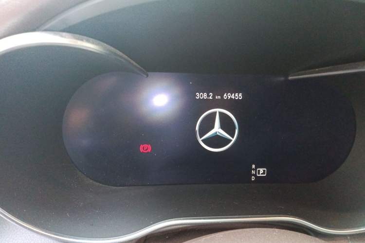 Used Mercedes-Benz GLC 2022 Second Facelift GLC 260 L 4MATIC Luxury Edition Odometer Close Up