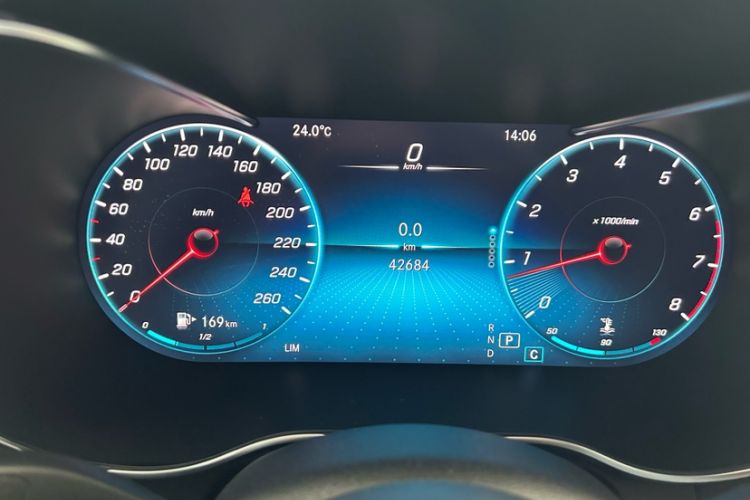 Used Mercedes-Benz GLC 2022 Facelifted GLC 260 L 4MATIC Dynamic Edition Odometer Close Up