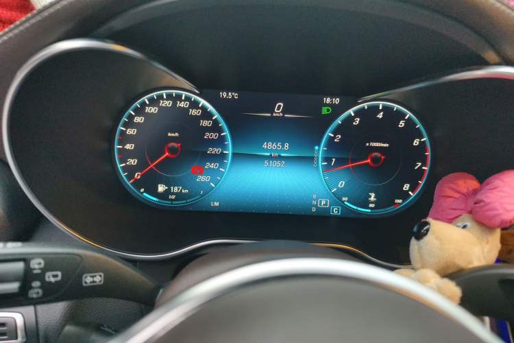 Used Mercedes-Benz GLC 2022 Second Facelift GLC 260 L 4MATIC Luxury Edition Odometer Close Up