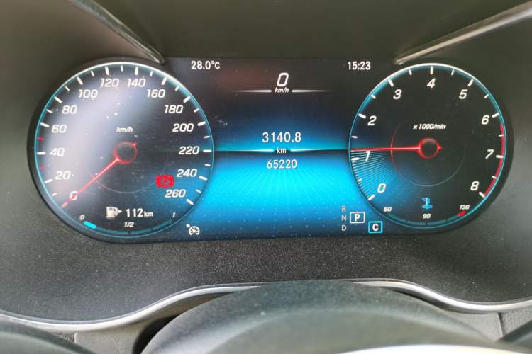 Used Mercedes-Benz GLC 2022 Second Facelift GLC 260 L 4MATIC Luxury Edition Odometer Close Up