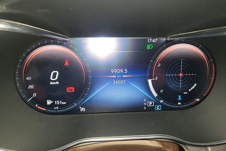 Used Mercedes-Benz GLC 2022 Second Facelift GLC 260 L 4MATIC Luxury Edition Odometer Close Up
