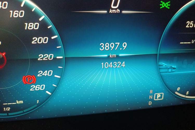Used Mercedes-Benz GLC 2022 Refreshed GLC 300 L 4MATIC Dynamic Edition Odometer Close Up