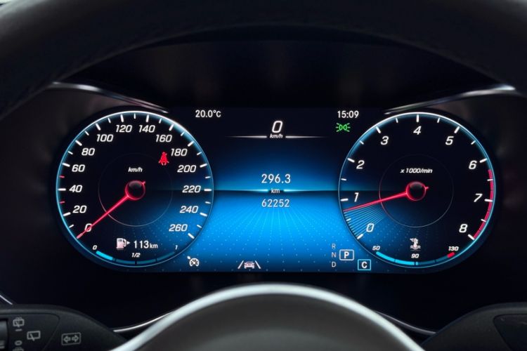 Used Mercedes-Benz GLC 2022 Refreshed GLC 300 L 4MATIC Dynamic Edition Odometer Close Up