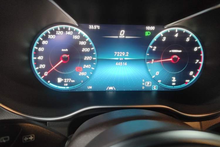 Used Mercedes-Benz GLC 2022 GLC 300 L 4MATIC Luxury Model Odometer Close Up