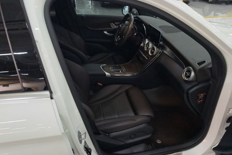 Used Mercedes-Benz GLC 2022 Second Facelift GLC 260 L 4MATIC Luxury Edition Right Front Seat