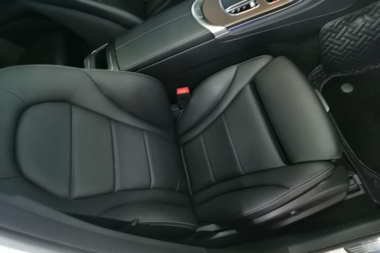 Used Mercedes-Benz GLC 2022 Facelift GLC 260 L 4MATIC Luxury Edition Right Front Seat