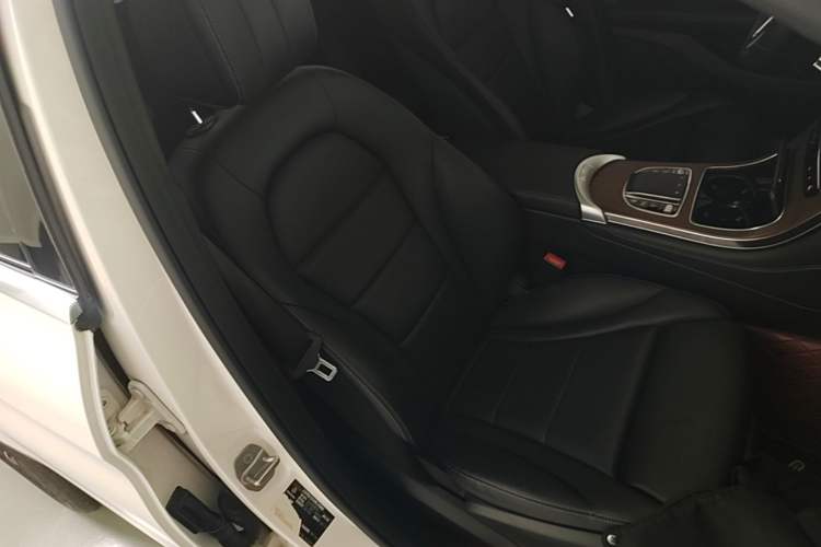 Used Mercedes-Benz GLC 2022 GLC 260 L 4MATIC Luxury Model Right Front Seat