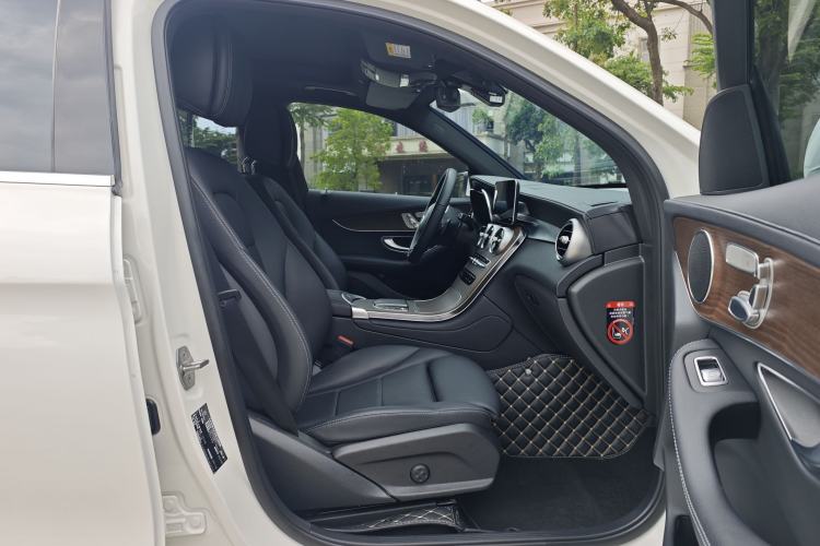 Used Mercedes-Benz GLC 2022 Refreshed GLC 300 L 4MATIC Dynamic Edition Prestige Version Right Front Seat
