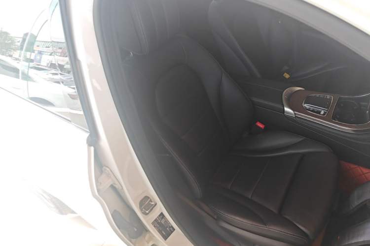 Used Mercedes-Benz GLC 2022 Facelift GLC 260 L 4MATIC Luxury Edition Right Front Seat