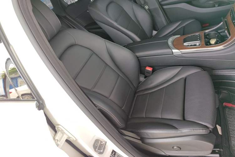 Used Mercedes-Benz GLC 2022 GLC 300 L 4MATIC Dynamic Model Right Front Seat