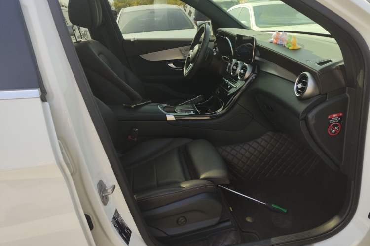 Used Mercedes-Benz GLC 2022 Facelifted GLC 260 L 4MATIC Dynamic Edition Right Front Seat