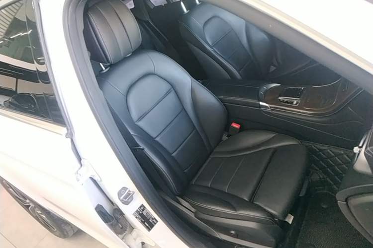 Used Mercedes-Benz GLC 2022 Second Facelift GLC 260 L 4MATIC Luxury Edition Right Front Seat