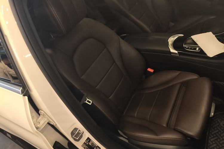 Used Mercedes-Benz GLC 2022 Facelifted GLC 260 L 4MATIC Dynamic Edition Right Front Seat
