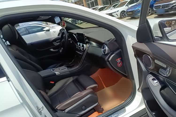 Used Mercedes-Benz GLC 2022 Second Facelift GLC 260 L 4MATIC Luxury Edition Right Front Seat