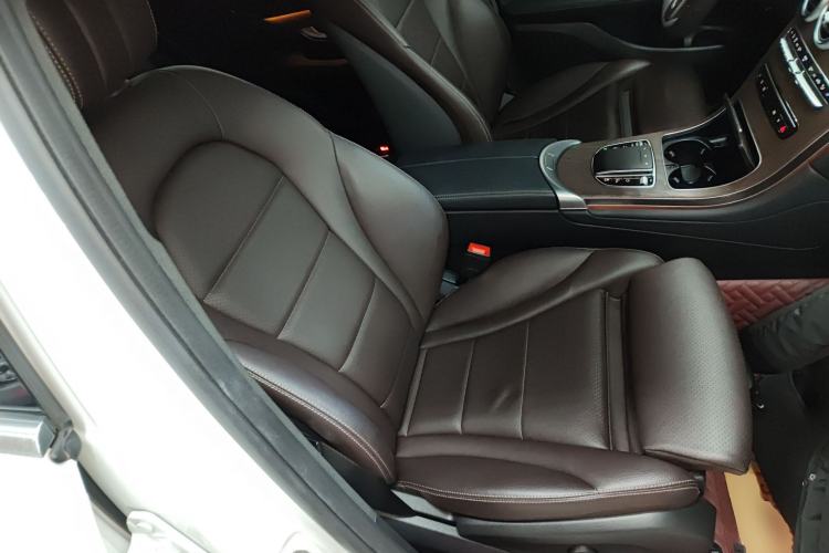 Used Mercedes-Benz GLC 2022 Second Facelift GLC 260 L 4MATIC Luxury Edition Right Front Seat