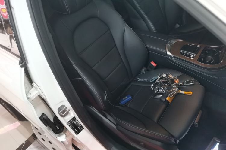 Used Mercedes-Benz GLC 2022 Facelift GLC 260 L 4MATIC Luxury Edition Right Front Seat