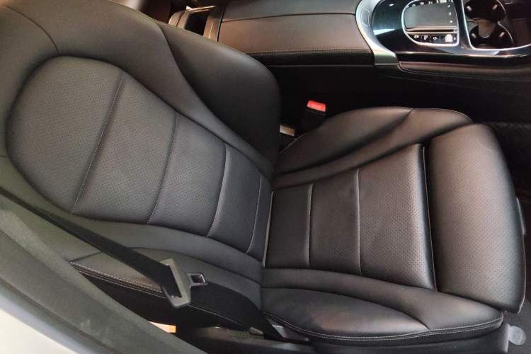 Used Mercedes-Benz GLC 2022 Second Facelift GLC 260 L 4MATIC Dynamic Edition Right Front Seat