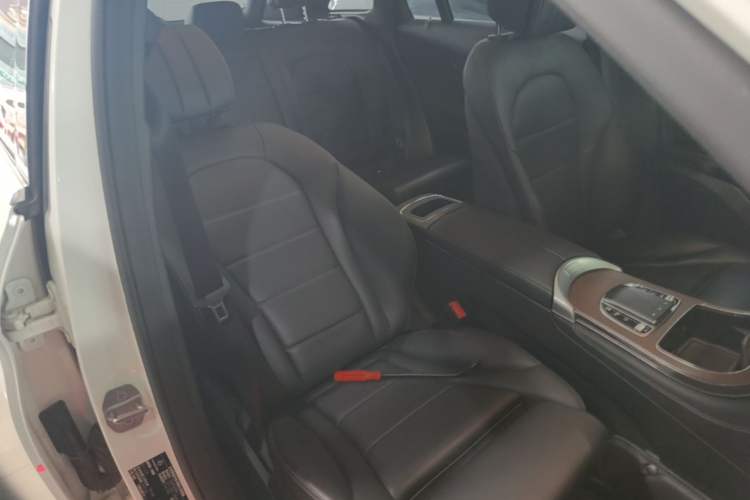 Used Mercedes-Benz GLC 2022 Facelift GLC 300 L 4MATIC Luxury Edition Right Front Seat