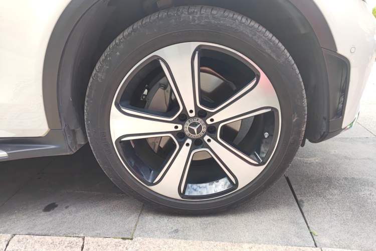 Used Mercedes-Benz GLC 2022 Facelift GLC 300 L 4MATIC Luxury Edition Right Front Wheel Hub