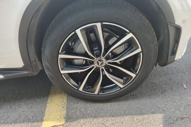 Used Mercedes-Benz GLC 2022 Refreshed GLC 300 L 4MATIC Dynamic Edition Right Front Wheel Hub