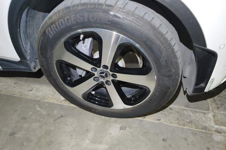 Used Mercedes-Benz GLC 2022 Facelifted GLC 260 L 4MATIC Dynamic Edition Right Front Wheel Hub