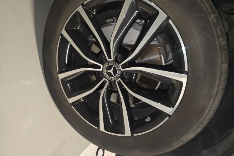 Used Mercedes-Benz GLC 2022 Facelift GLC 260 L 4MATIC Luxury Edition Right Front Wheel Hub