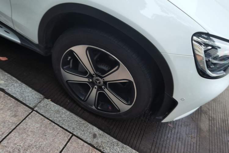 Used Mercedes-Benz GLC 2022 Refreshed GLC 300 L 4MATIC Dynamic Edition Prestige Version Right Front Wheel Hub
