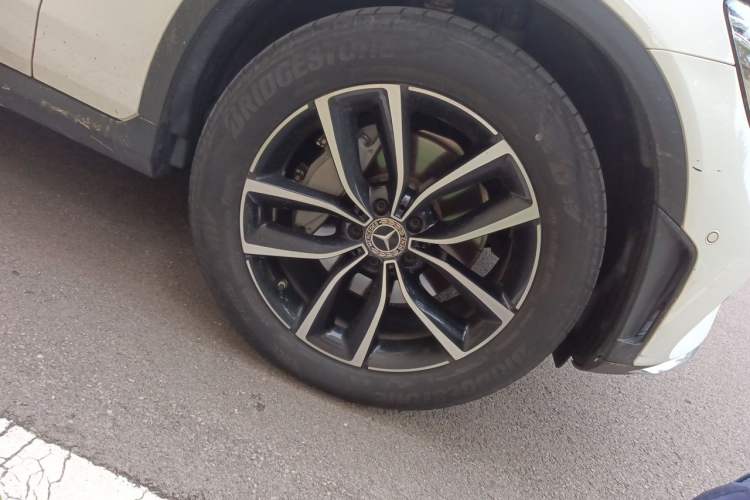 Used Mercedes-Benz GLC 2022 Second Facelift GLC 260 L 4MATIC Luxury Edition Right Front Wheel Hub
