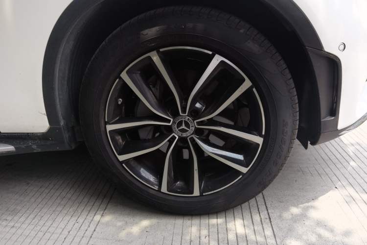 Used Mercedes-Benz GLC 2022 GLC 260 L 4MATIC Luxury Model Right Front Wheel Hub