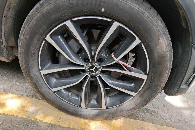 Used Mercedes-Benz GLC 2022 Second Facelift GLC 260 L 4MATIC Luxury Edition Right Front Wheel Hub