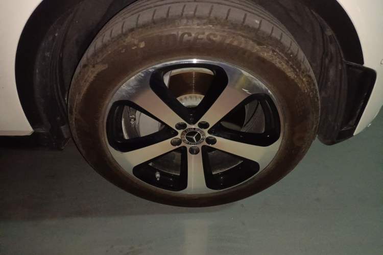Used Mercedes-Benz GLC 2022 Facelifted GLC 260 L 4MATIC Dynamic Edition Right Front Wheel Hub