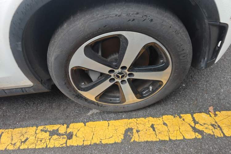 Used Mercedes-Benz GLC 2022 Facelifted GLC 260 L 4MATIC Dynamic Edition Right Front Wheel Hub