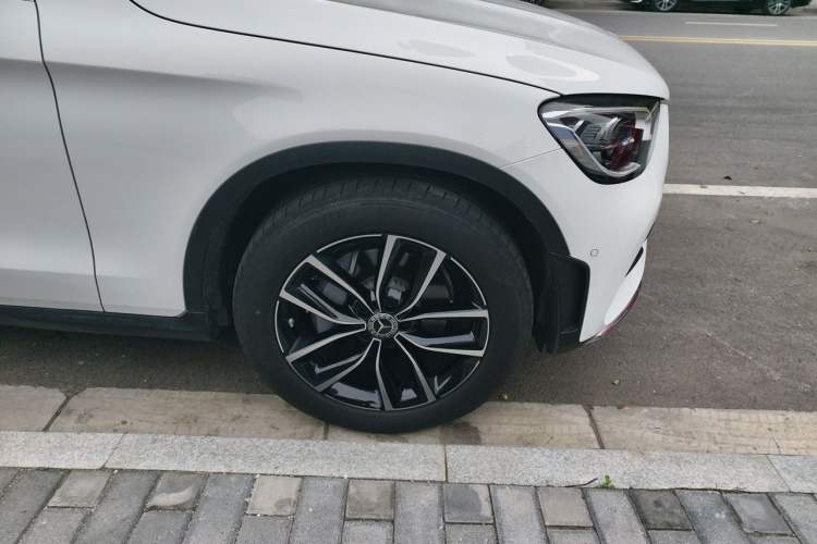 Used Mercedes-Benz GLC 2022 Second Facelift GLC 260 L 4MATIC Luxury Edition Right Front Wheel Hub