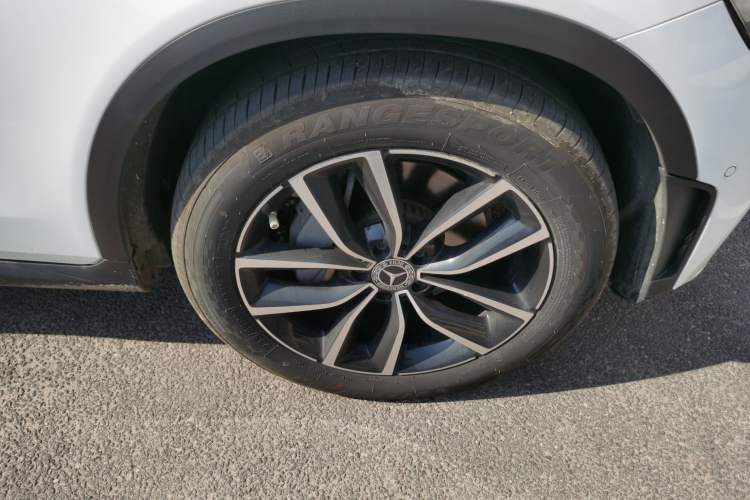 Used Mercedes-Benz GLC 2022 Second Facelift GLC 260 L 4MATIC Luxury Edition Right Front Wheel Hub