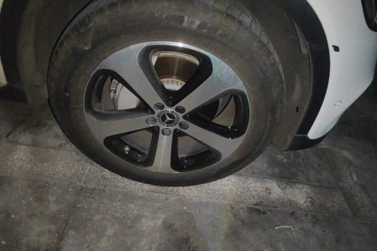 Used Mercedes-Benz GLC 2022 Second Facelift GLC 260 L 4MATIC Dynamic Edition Right Front Wheel Hub