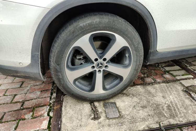 Used Mercedes-Benz GLC 2022 Facelifted GLC 260 L 4MATIC Dynamic Edition Right Front Wheel Hub