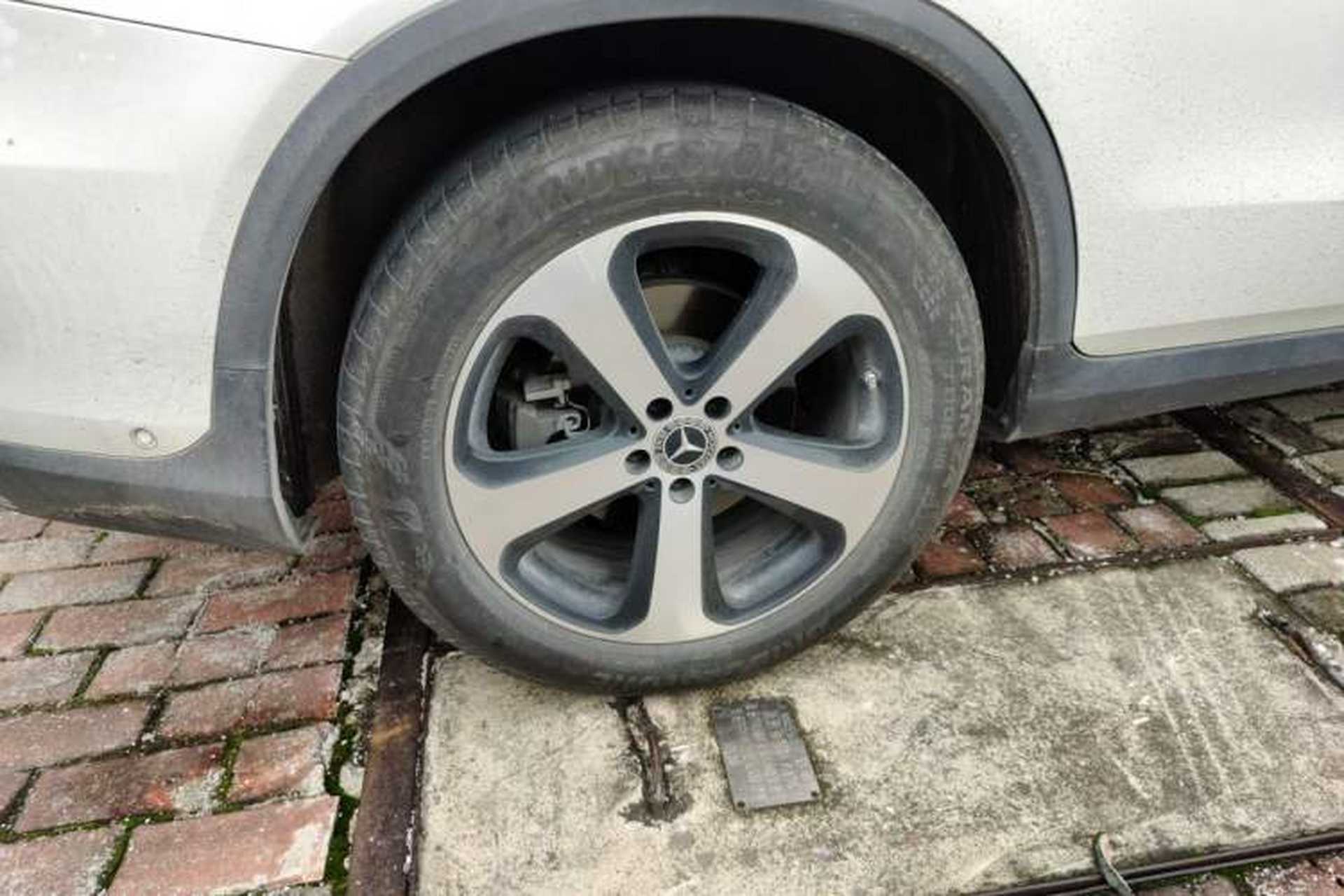 Used Mercedes-Benz GLC 2022 Facelifted GLC 260 L 4MATIC Dynamic Edition Right Front Wheel Hub