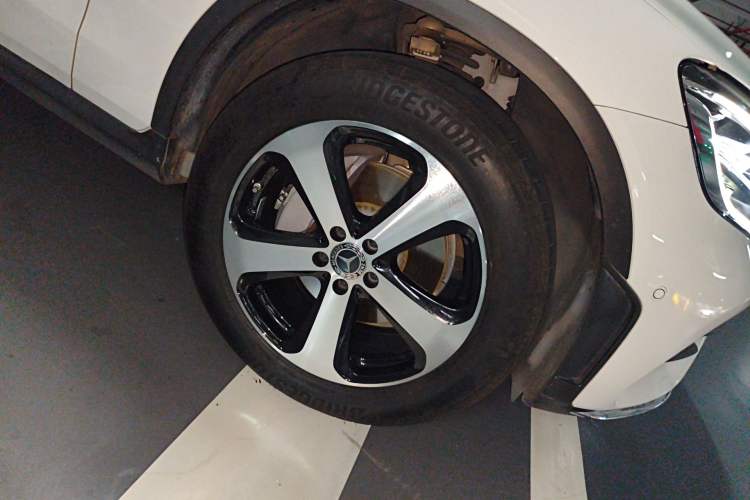 Used Mercedes-Benz GLC 2022 Facelifted GLC 260 L 4MATIC Dynamic Edition Right Front Wheel Hub