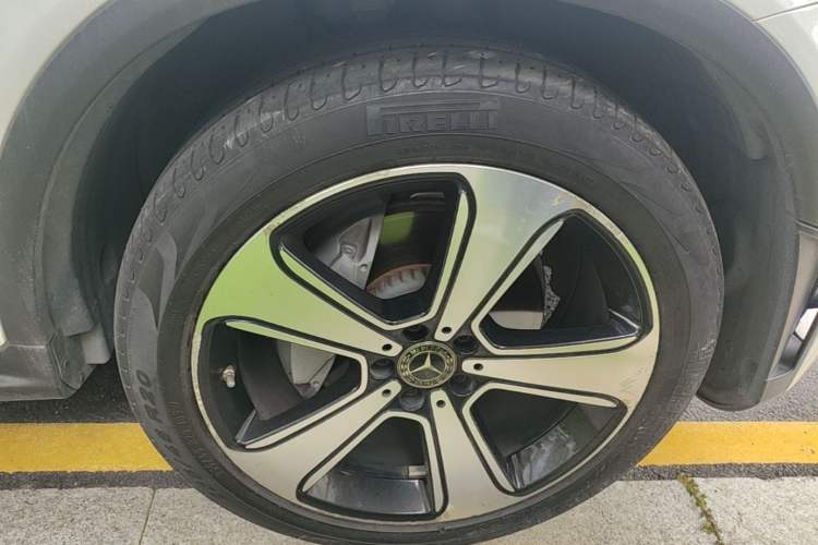 Used Mercedes-Benz GLC 2022 GLC 300 L 4MATIC Dynamic Edition Prestige Model Right Front Wheel Hub