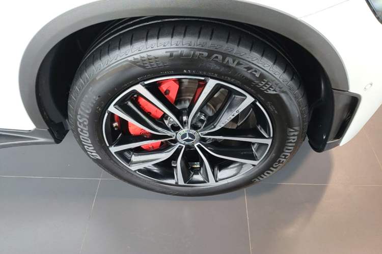 Used Mercedes-Benz GLC 2022 Second Facelift GLC 260 L 4MATIC Luxury Edition Right Front Wheel Hub