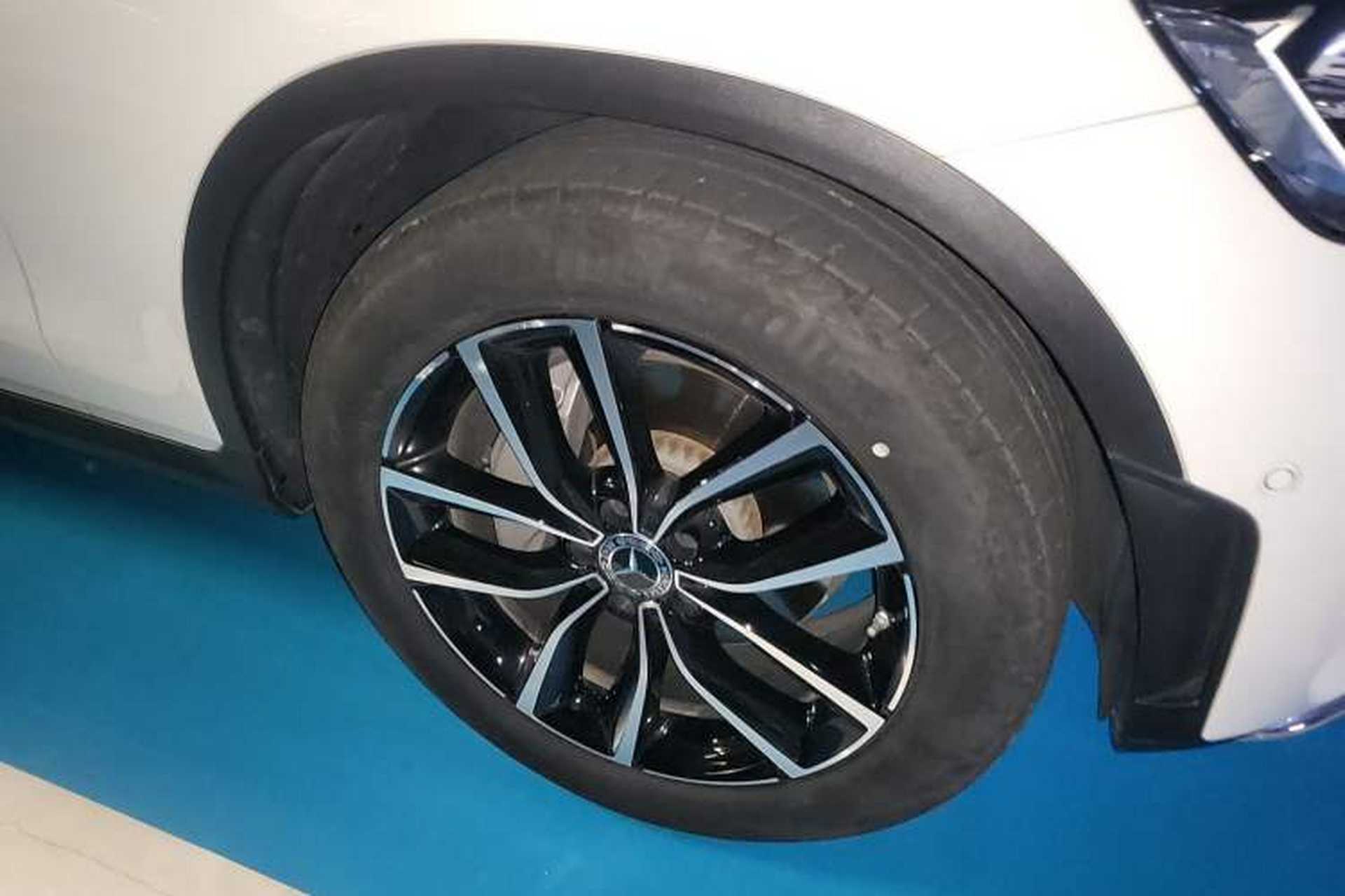 Used Mercedes-Benz GLC 2022 Second Facelift GLC 260 L 4MATIC Luxury Edition Right Front Wheel Hub