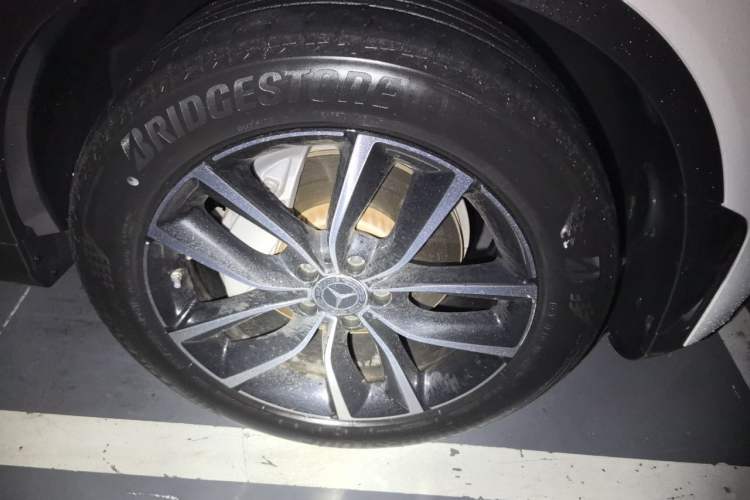 Used Mercedes-Benz GLC 2022 Second Facelift GLC 260 L 4MATIC Luxury Edition Right Front Wheel Hub