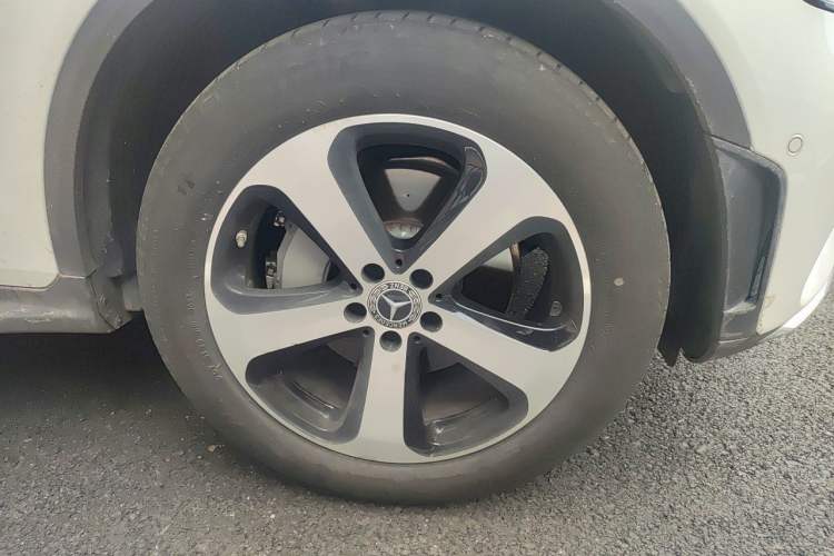 Used Mercedes-Benz GLC 2022 Facelifted GLC 260 L 4MATIC Dynamic Edition Right Front Wheel Hub
