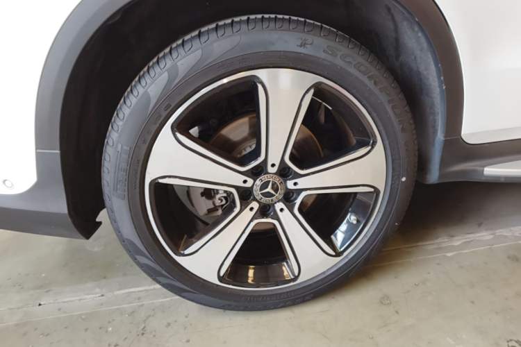 Used Mercedes-Benz GLC 2022 Refreshed GLC 300 L 4MATIC Dynamic Edition Prestige Version Right Rear Wheel Hub