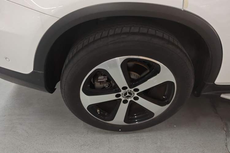 Used Mercedes-Benz GLC 2022 Second Facelift GLC 260 L 4MATIC Dynamic Edition Right Rear Wheel Hub