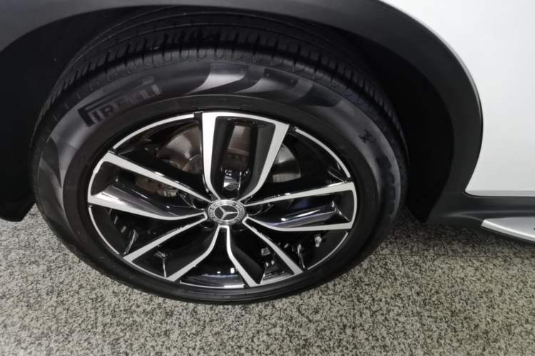 Used Mercedes-Benz GLC 2022 Facelift GLC 260 L 4MATIC Luxury Edition Right Rear Wheel Hub