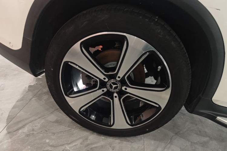 Used Mercedes-Benz GLC 2022 Refreshed GLC 300 L 4MATIC Dynamic Edition Prestige Version Right Rear Wheel Hub
