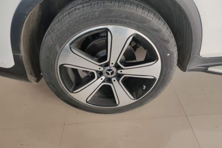 Used Mercedes-Benz GLC 2022 Facelifted GLC 300 L 4MATIC Luxury Edition Right Rear Wheel Hub