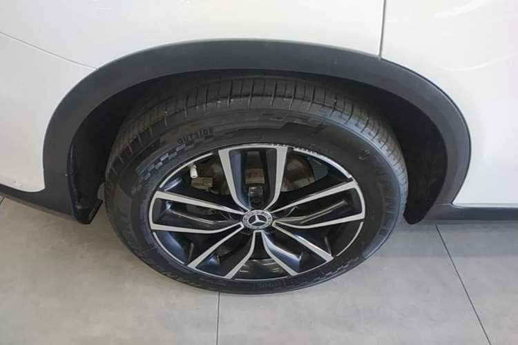 Used Mercedes-Benz GLC 2022 Second Facelift GLC 260 L 4MATIC Luxury Edition Right Rear Wheel Hub