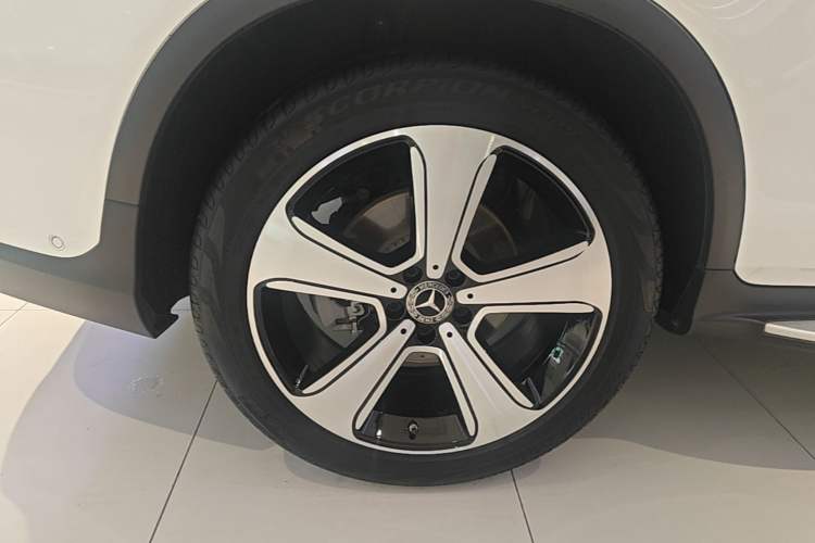Used Mercedes-Benz GLC 2022 Refreshed GLC 300 L 4MATIC Dynamic Edition Prestige Version Right Rear Wheel Hub